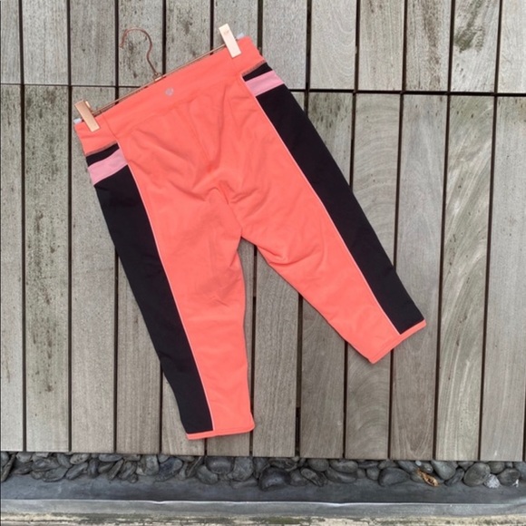 LULULEMON Wunder Coral & Black Cropped Leggings - Picture 3 of 6